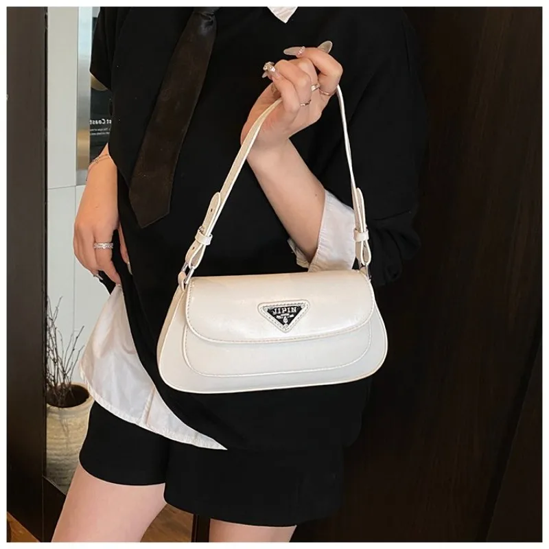 

Стильная и популярная женская сумка, женская сумка в стиле подушки, идеально подходит для ежедневного использования и путешествий.