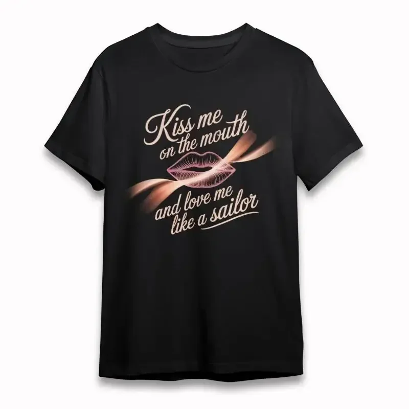Camiseta Sailor Kiss para mujer con detalles de lazos y labios llamativos de algodón negro