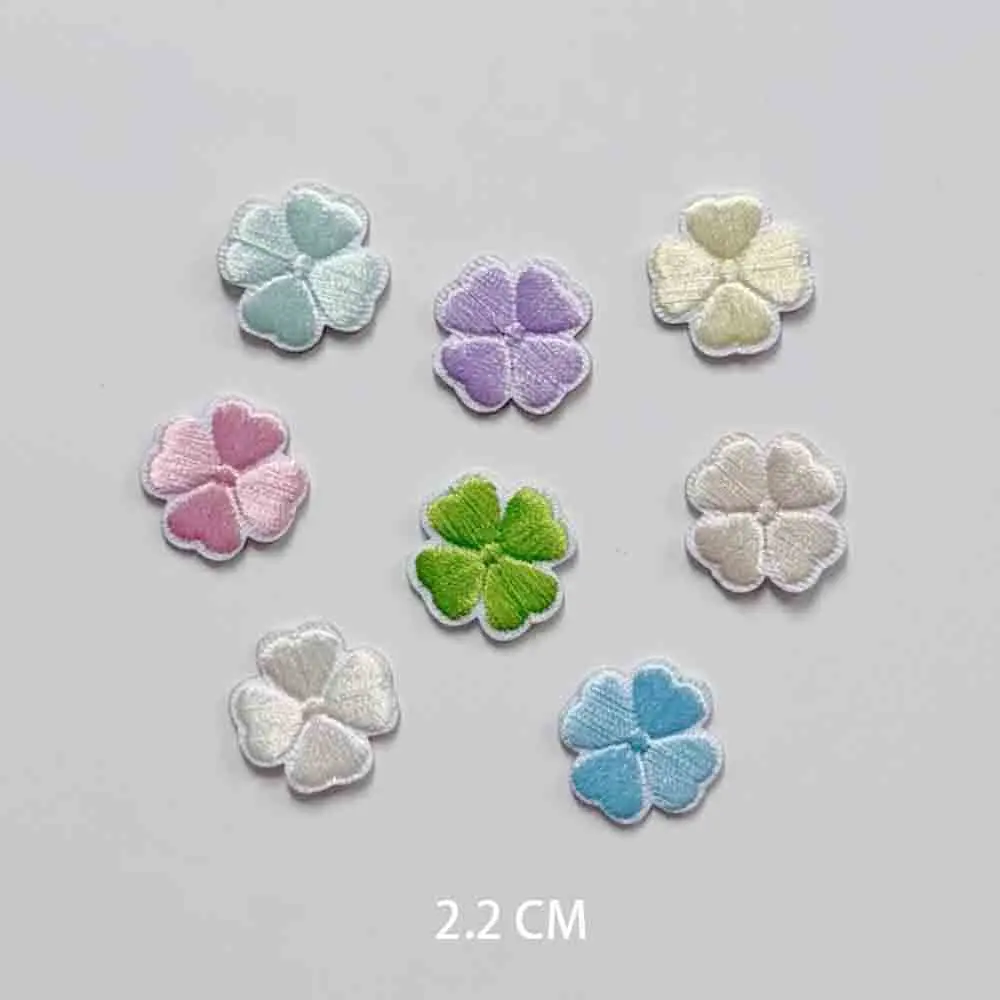 10 Stück Günstige Niedliche Bestickte Blumen-Aufnäher für Kleidung und Taschen 2,2 CM DIY Dekoration Selbstklebende Cartoon-Aufkleber