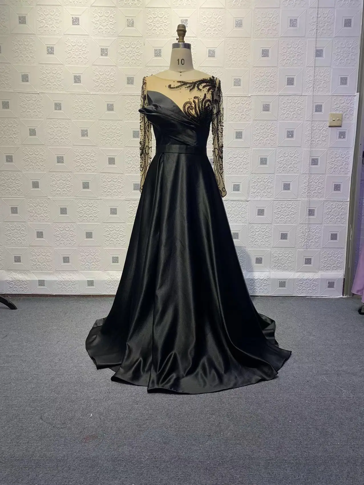 Elegant Black Beading Evening Dresses Sheer Neck Jewel Prom Gowns Custom Made Ruffles Long Sleeves Formal Party Dresses