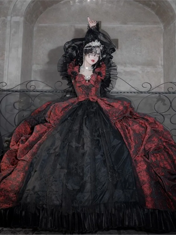 ชุดแต่งงานที่หรูหราด้วยลูกไม้ประดับด้วยลูกปัดและงานปักเลื่อม