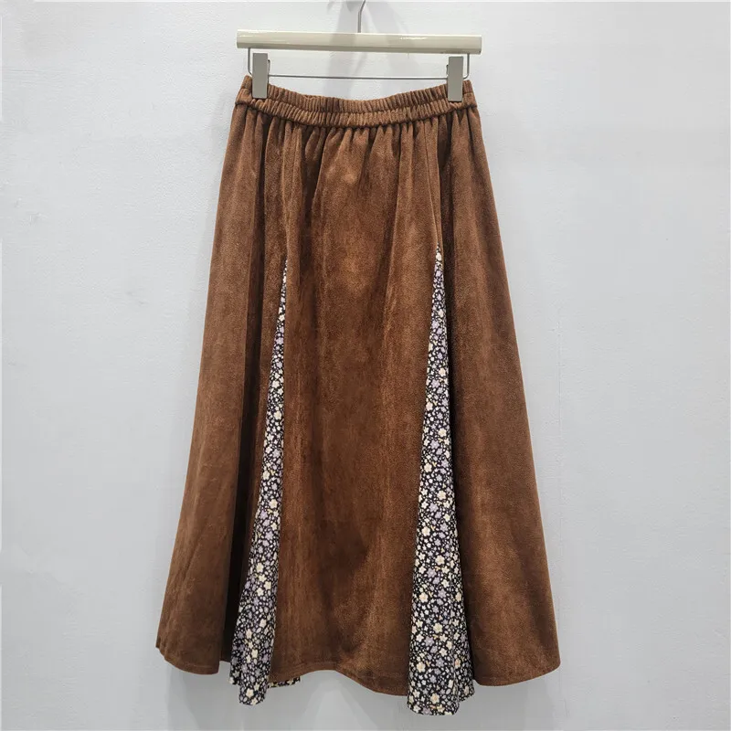 WTHT جديد عصري المرأة زهرة طباعة المرقعة الجلد المدبوغ التنانير الطويلة 2025 الخريف موضة مرونة الخصر ألف خط تنورة الإناث 1LS2673