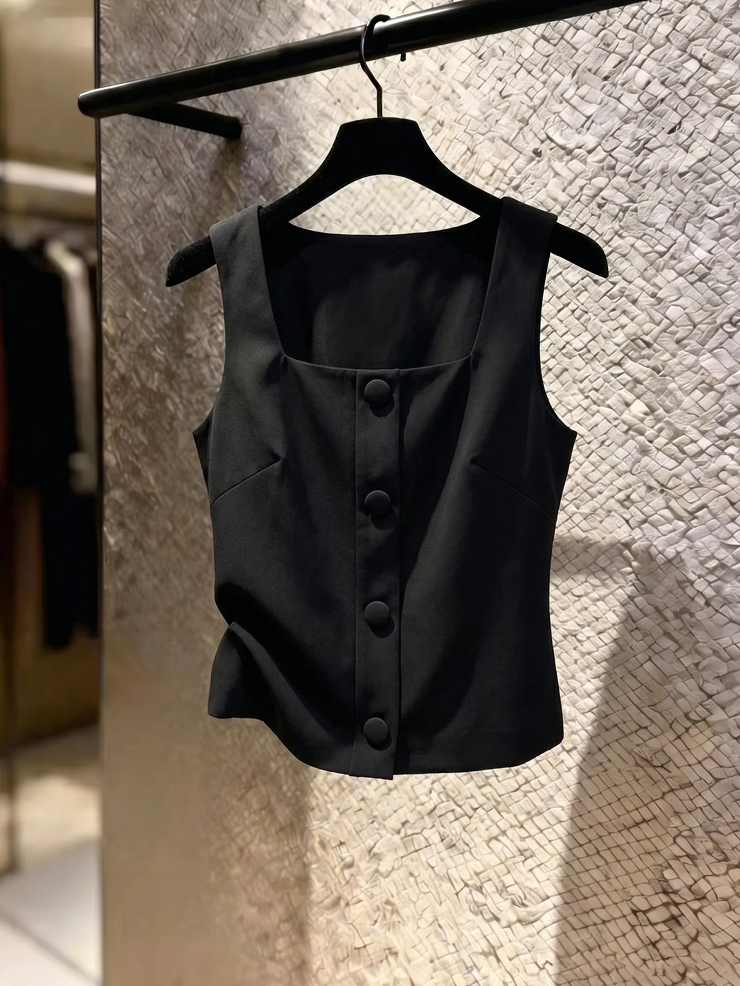 

Unique Simple Summer Slimming Strap Vest Unisex Button Design Sensation Sleeveless Top Commute Style Straight Tube Shape
