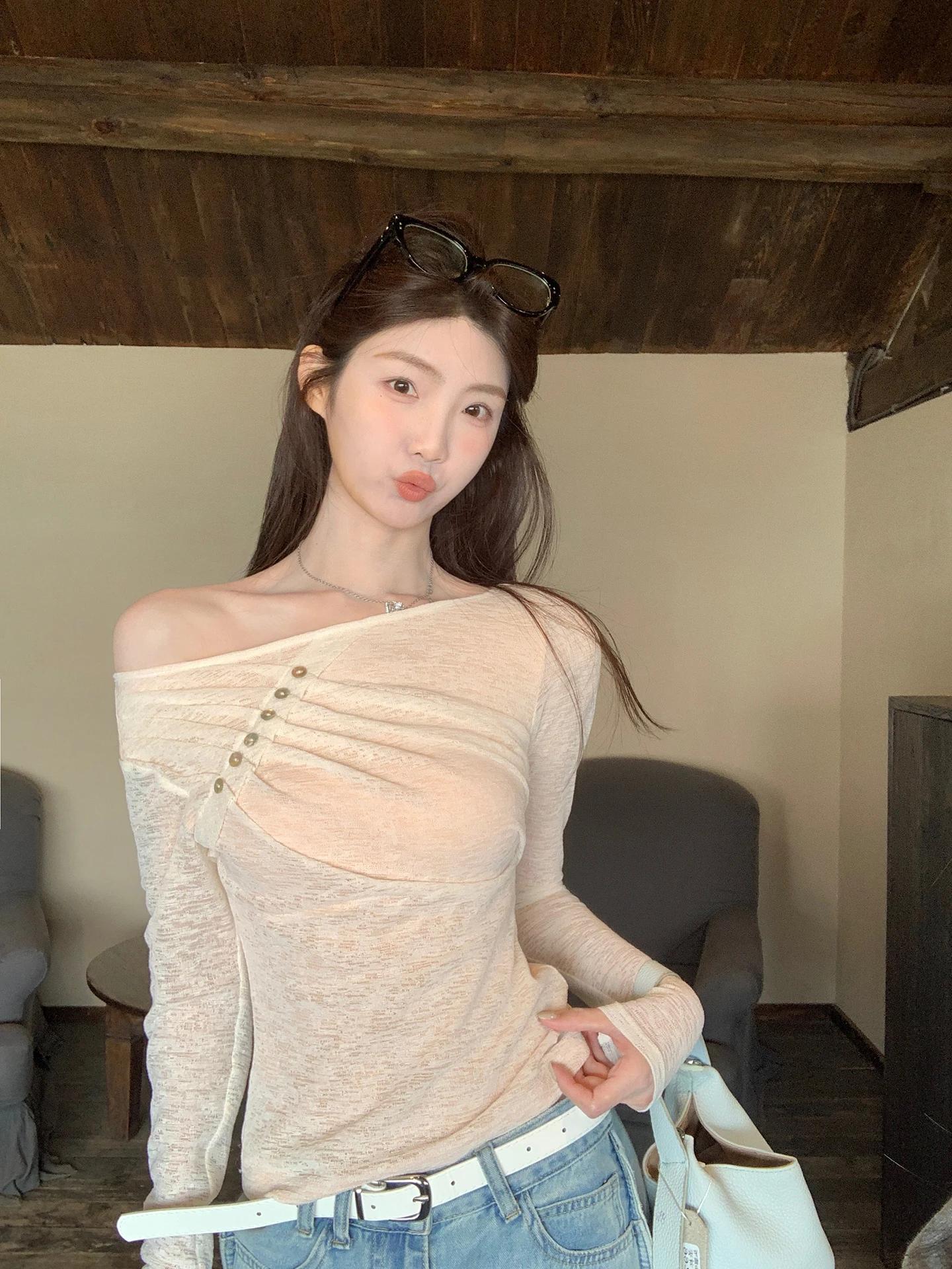 Cseta de Manga Longa Vermelha para Mulheres, Nova Coleção de Verão 2025, Estilo Coreano, Ajuste Slim, Top com Ombros à Mostra