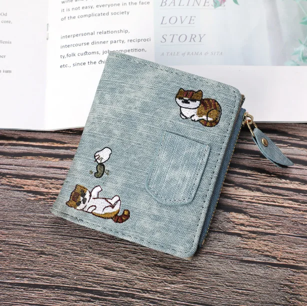 

Jeans Style Wallet Neko Atsume Cat Embroidered Canvas Large Capacity Short Zipper Wallets Women Purse Wallet Men Cute Wallet