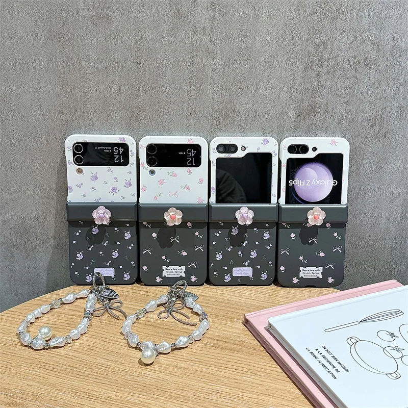 

Pink Flower Black White Phone Case For Samsung Galaxy Z Flip 7 6 5 4 Protective Back Cover For ZFlip5 ZFlip6 ZFlip7 Case Shell