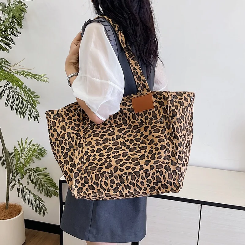 

2024 Women's Leopard Print Capacity Tote Single Shoulder Armpit Bag, Canvas Large Crossbody bag exquisite Classic Elegant