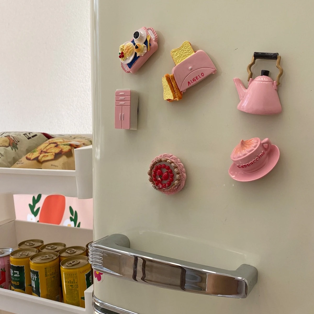 Sweet Pink Tender Strawberry Cake Magnetic Patch Creative Resin Refrigerator Magnets Emulating Mini Kitchen Utensils Home Decor
