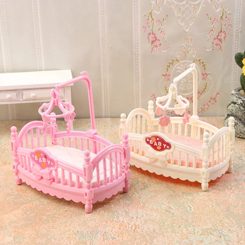 

Модель детской кроватки в масштабе 1/12, необходимое украшение для спальни кукольного домика