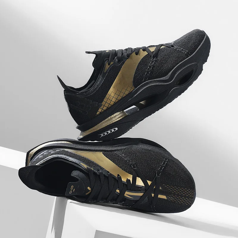 Outdoor Classics Fashion Running Shoes Breathable mesh upper Good grip on ground Reduce foot pressure for teens and adults