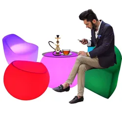 Ensemble de meubles en plastique lumineux avec éclairage LED RVB, table, chaise, tabouret, extérieur, jardin, patio, événement, fête, boîte de nuit, hôtel