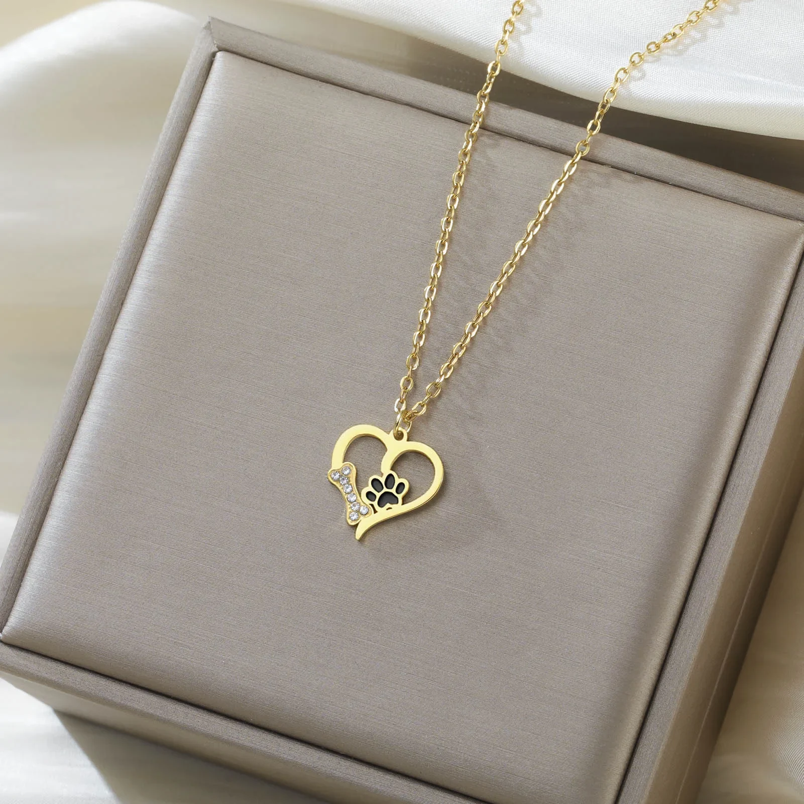Cazador Dog Paw Footprint Heart Pendant Necklaces for Women Stainless Steel Crystal Bone Charm Pet Lovers Choker Jewelry Gifts