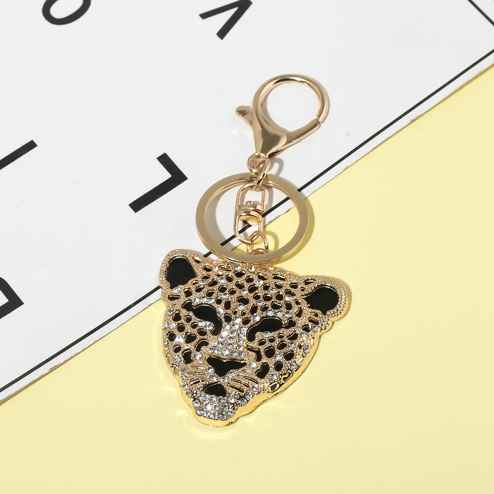 New Rhinestone Cartoon Cheetah Keychain Gothic Hollow Enamel Pendant Keyring Men Women Backpack Jewelry Gift Accessories