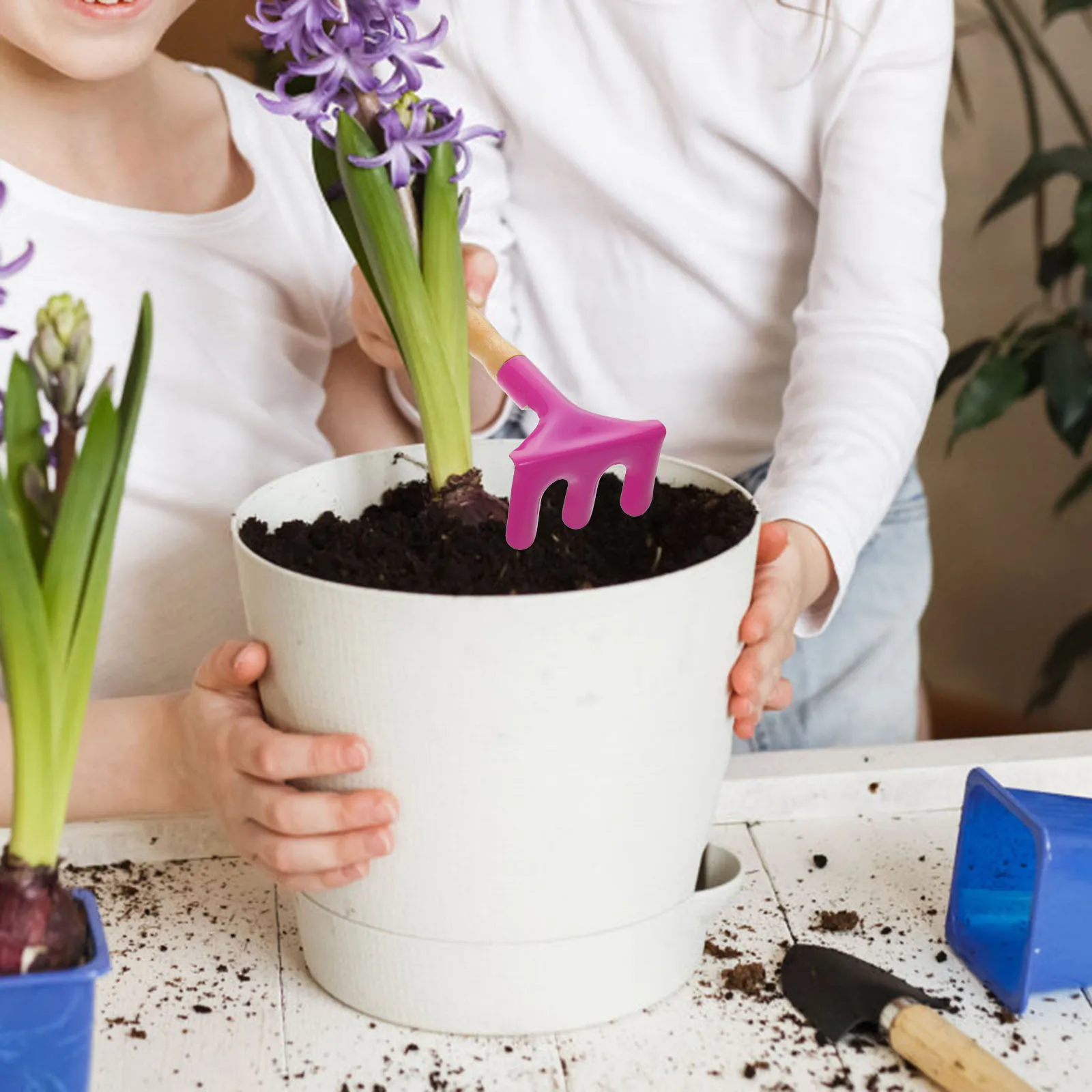 6個入り子供用ガーデンツールセット、丈夫な鉄製シャベル、こて、熊手、木製ハンドル、カラフルで環境に優しい屋外遊び用庭ツール