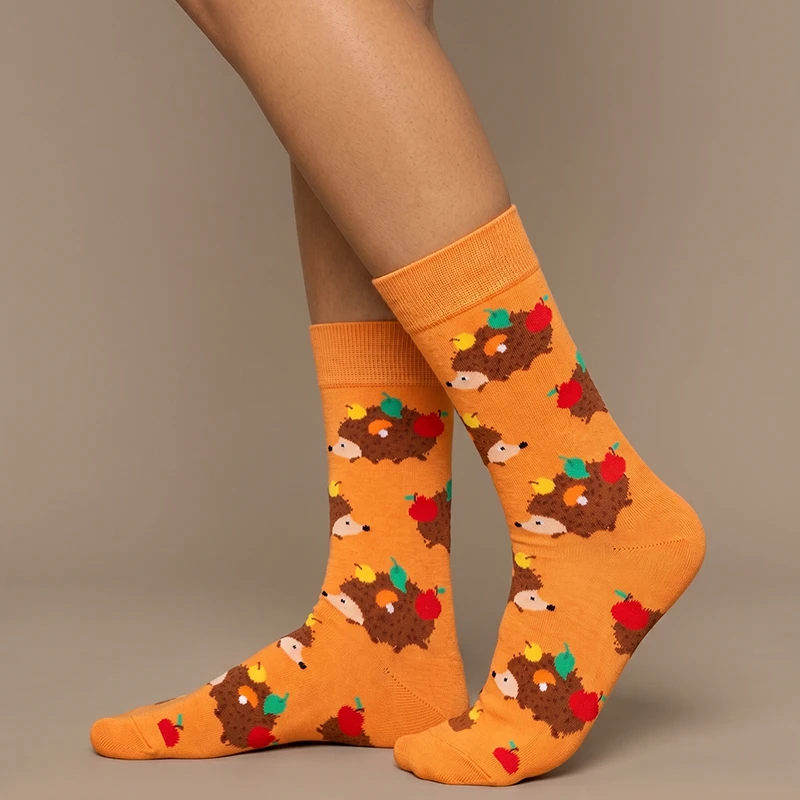 

1 Pair, Unisex, Bright Orange Bottom with Fruit and Little Hedgehog Pattern, Solid Color Ribbed Cuff, Polyester, Breathable, Fun, Mid-Calf Socks, Suitable for Everyday Wear