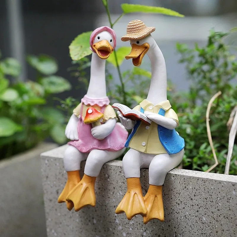 

Resin Duck Couple Figurines - Decorative Hand-Painted Collectibles for Various Room Types Versatile Indoor & Outdoor Decor