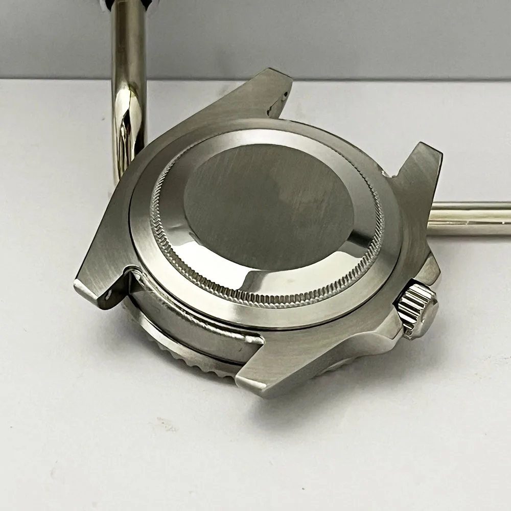 The 40mm NH35 case is suitable for GMT watch modules, NH35, NH36, Miyata 8205, 8215, flat glass without magnifying glass