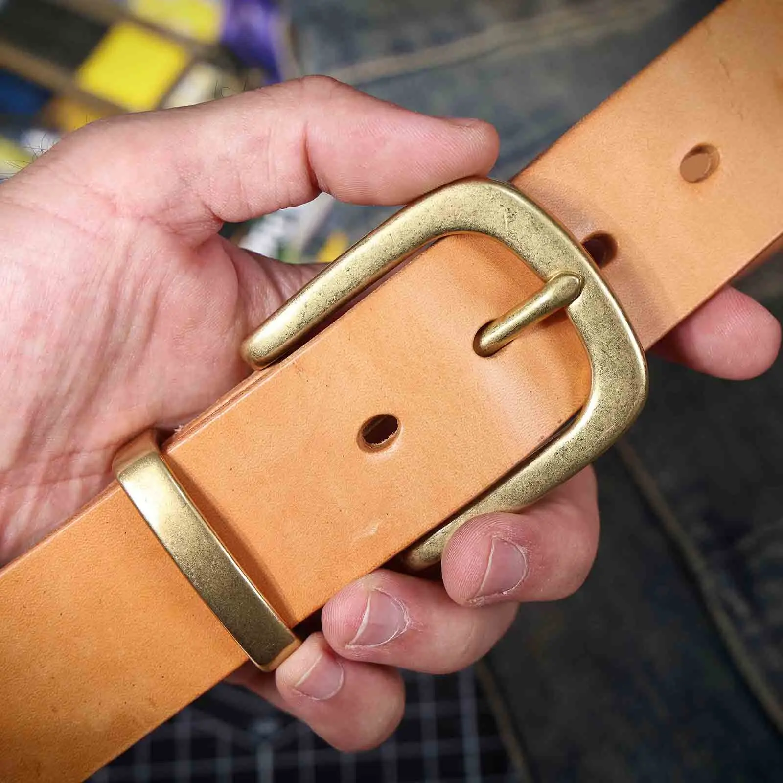 Vintage Echtleder-Herrengürtel mit Massiver Messingschnalle, Handgefertigter Casual-Dornschließen-Gürtel aus Verstärktem Italienischem Rindsleder mit Geschenkbox – Detail 15