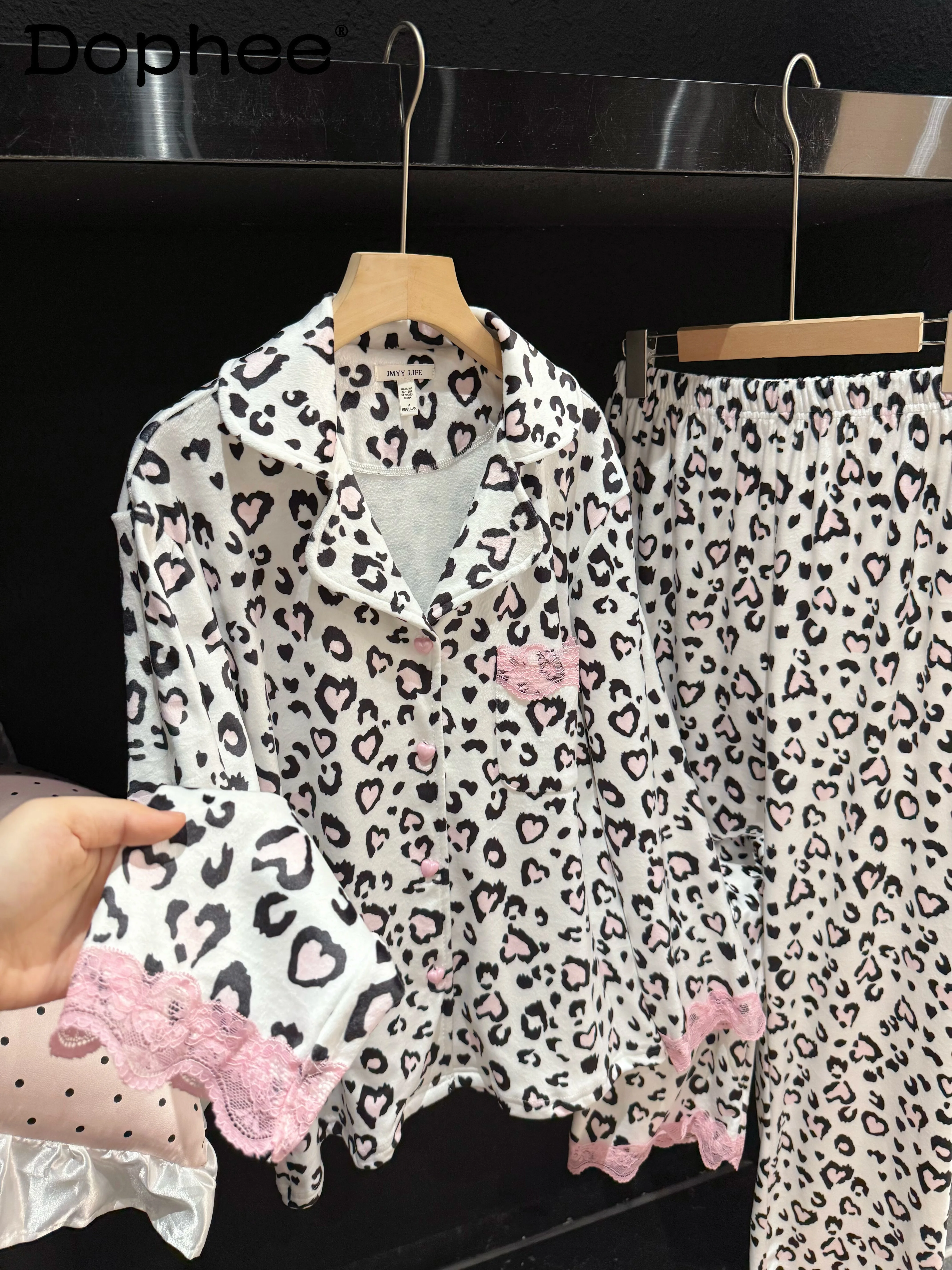 

2025 New Leopard Print Turn-Down Collar Long Sleeve Pajamas Sweet Thin Velvet Cardigan Loose Casual Homewear Set for Women