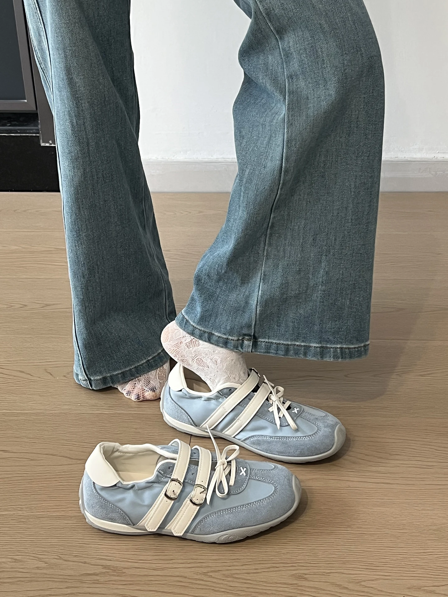 ballet-style-flat-bottom-deqin-shoes-women's-casual-sport-white-sneakers-comfortable-rubber-sole-round-toe-deep-mouth-shoes