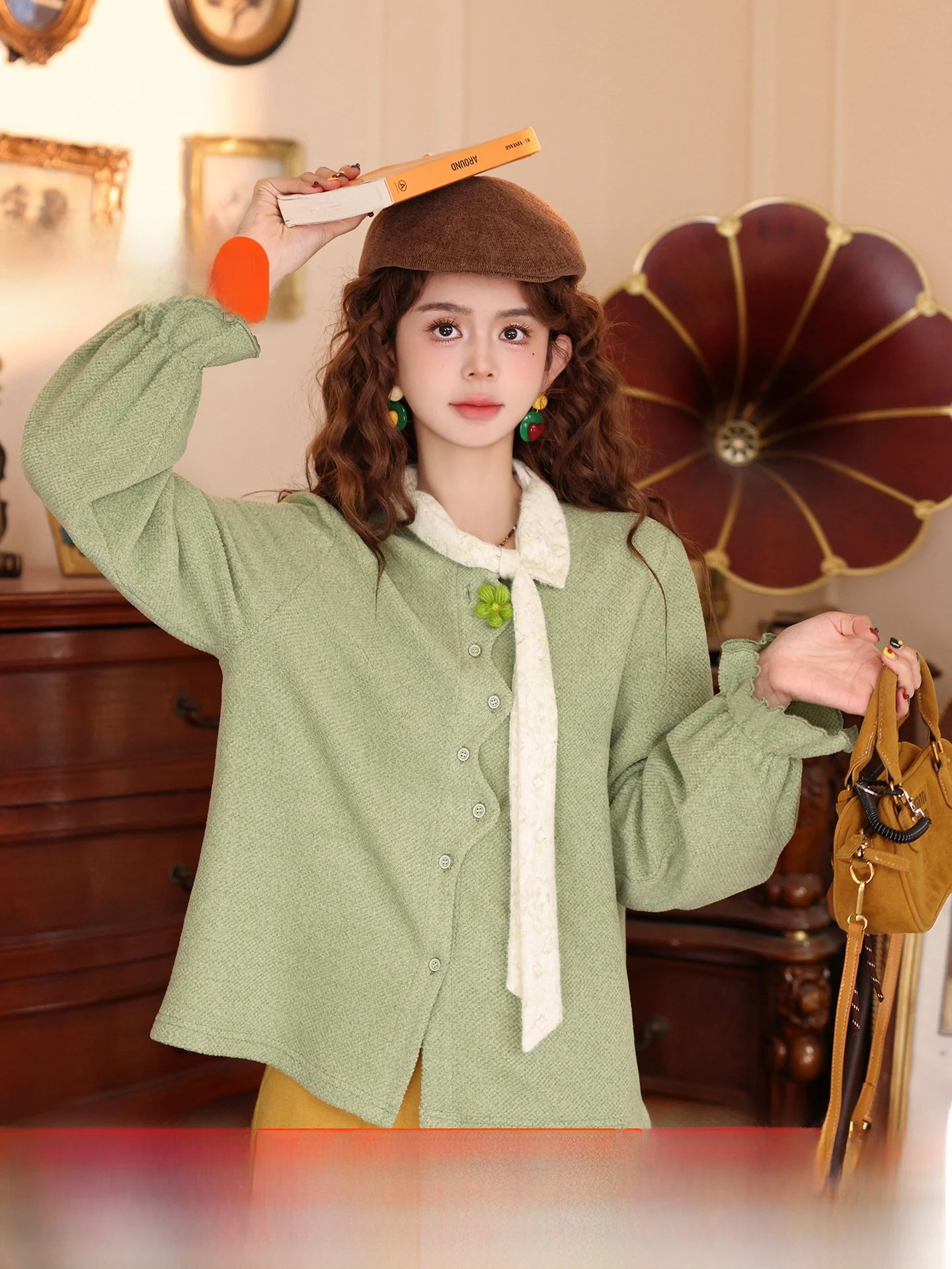 

Chen Jiajie Vintage Hong Kong Sle Long Sve Loose Women's irt Thiened Autumn Winter Versatile Top Polyester Fiber