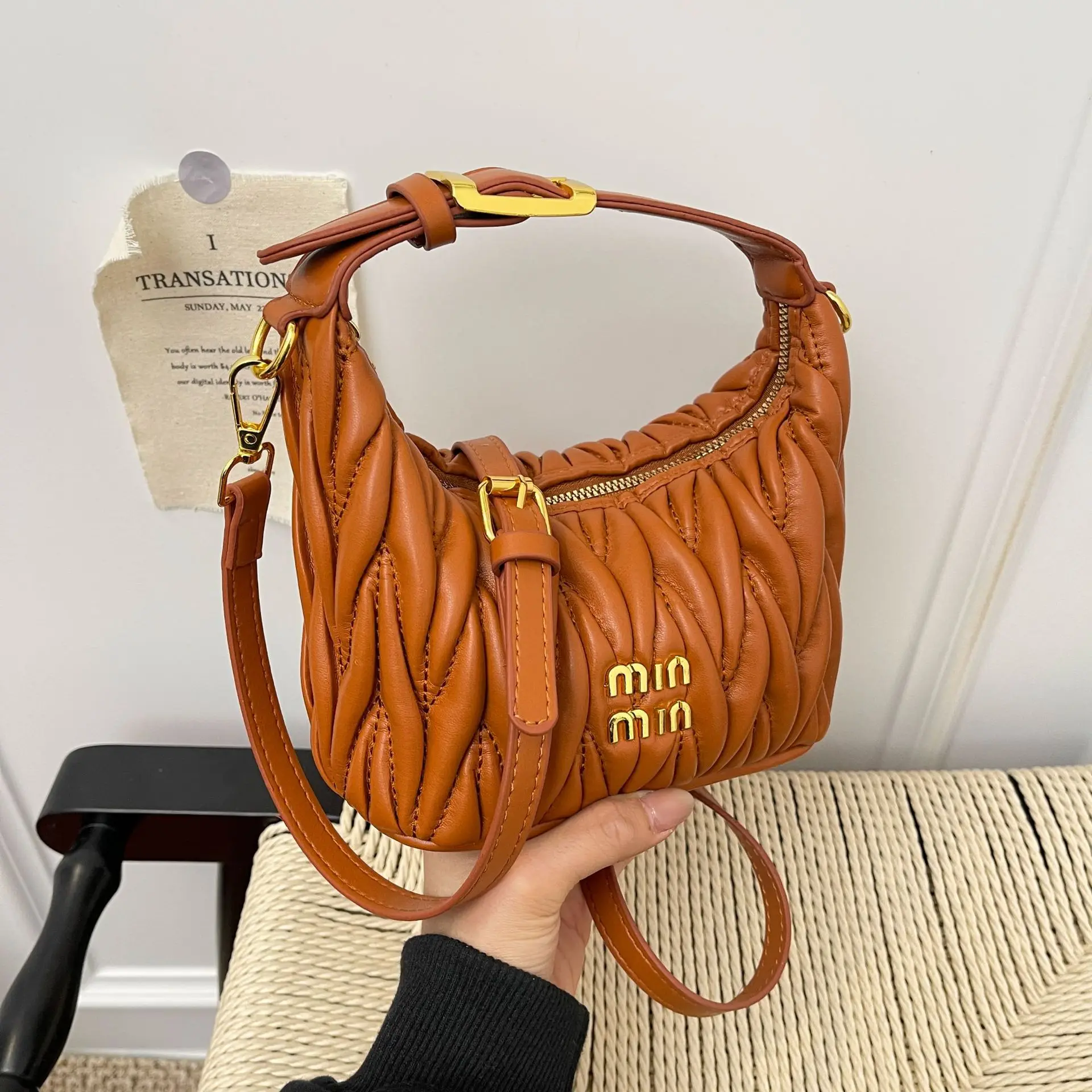 

Luxury Designer Cloud Bag for Women Puffy Quilted Shoulder Crossbody Handbag 2026 New Trendy Wrinkle Chic Simple Elegant