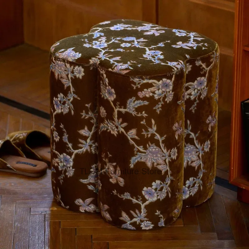 French Retro Floral Velvet Clover Shape Foot Stool Soft Padded Cloud Pouf Ottoman Window Reading Bench Dressing Table Decor