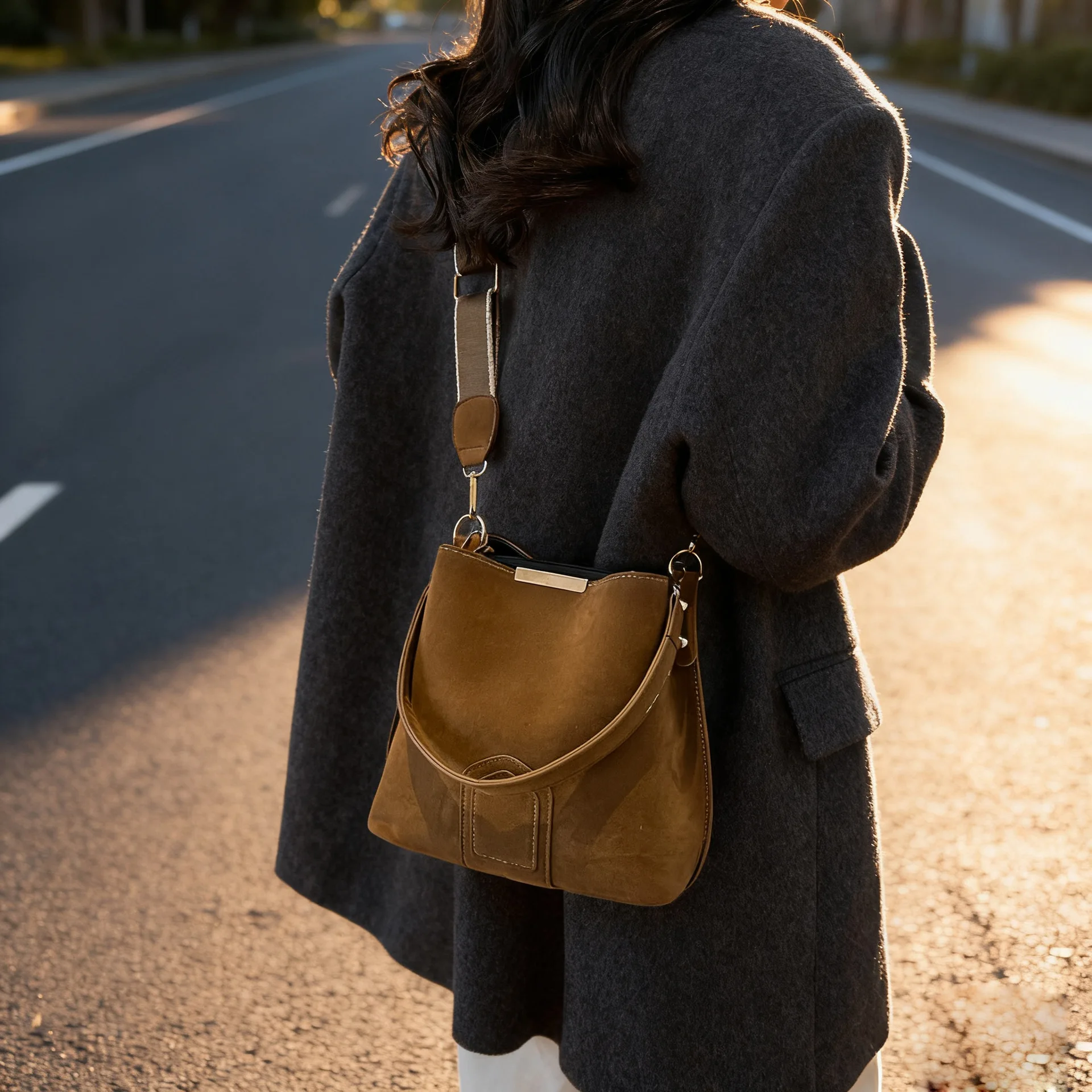 

2025 A/W Women's Mini Crossbody Bag, Genuine Leather Multi-way Shoulder Purse, Small Vintage Hobo Bag for Daily Commute & Dating