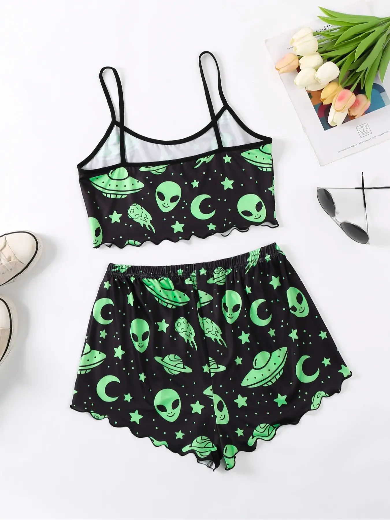 Women\'s Cartoon Alien & UFO Print Casual Frill Trim Pajama Set Round Neck Backless Crop Cami Top & Shorts Summer Nightwear