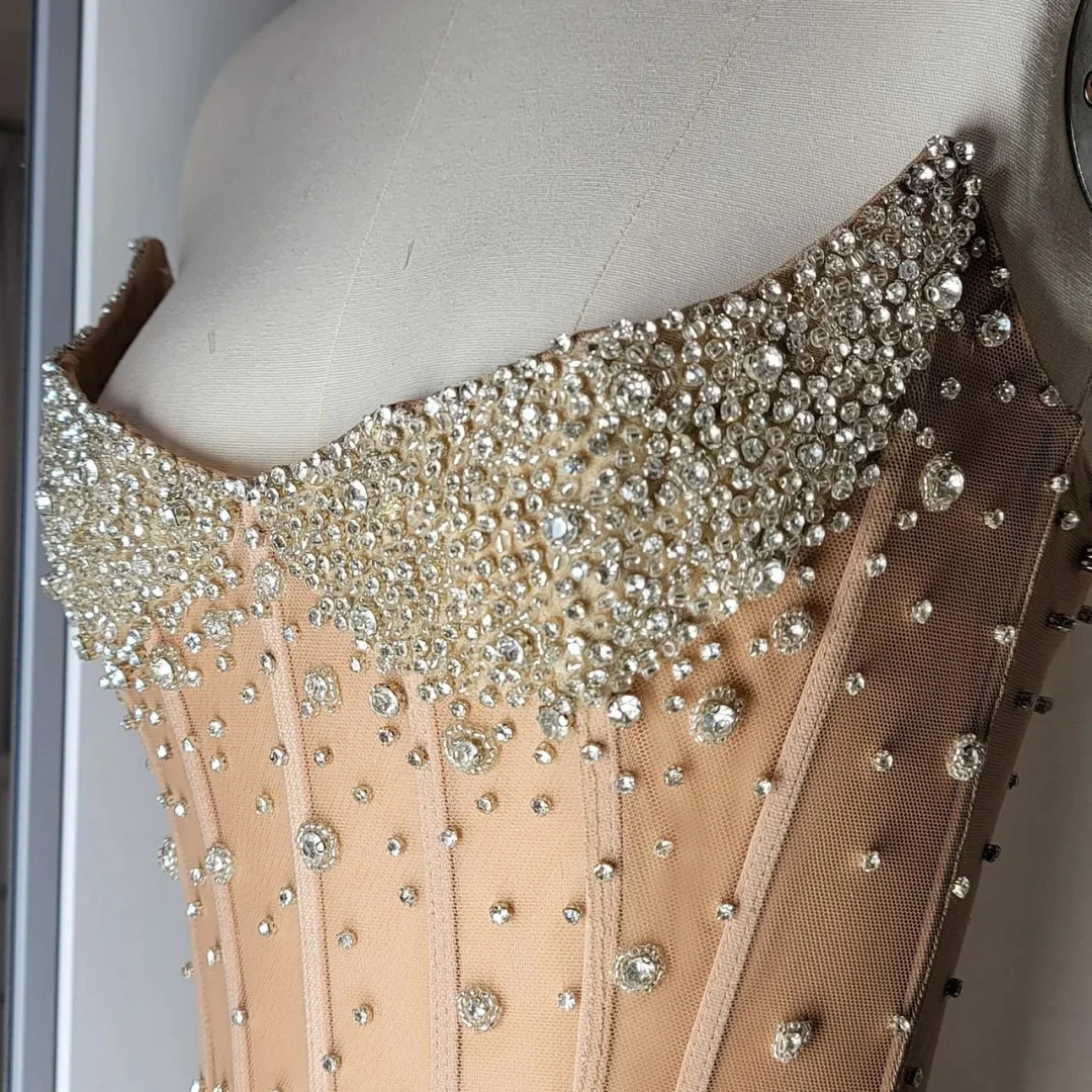 فستان أماندا مخصص بلون الشمبانيا بدون حمالات بدون ظهر للحفلات الراقصة بريق حورية البحر فيستدوس دي نوش بطول الأرض سهرة رسمية 2025 #3