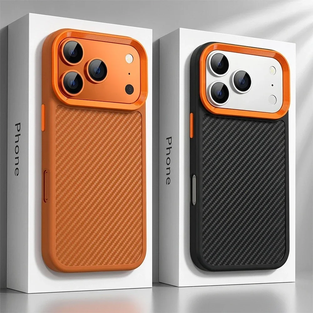Coque de téléphone souple en TPU à texture de fibre de carbone de luxe pour iPhone 18 17 16 15 14 13 12 Pro Max, compatible avec la charge sans fil, résistante aux chocs.