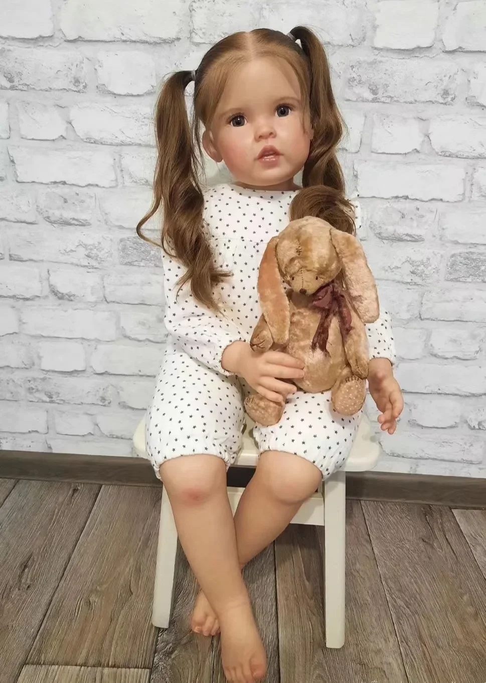 DLS Limited Supply 28''/80cm Reborn Baby Cressida Duża Dziewczynka z Ręcznie Wszytymi Długimi Brązowymi Włosami i Różnymi Sukienkami