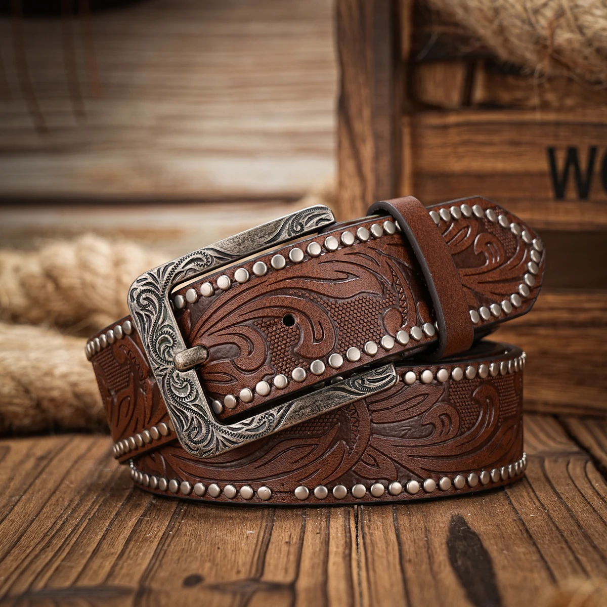 A Casual, Individual and Retro Belt, Western-Style Clothing Accessory, Metal Buckle, PU Belt, Suitable for Both Men and Women