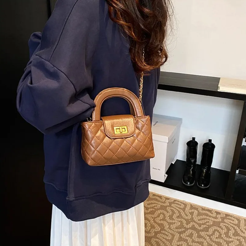 Sac à bandoulière design simple pour femme, sac à bandoulière tendance polyvalent, petit sac carré luxueux, style paresseux mignon, sac initié, mode légère