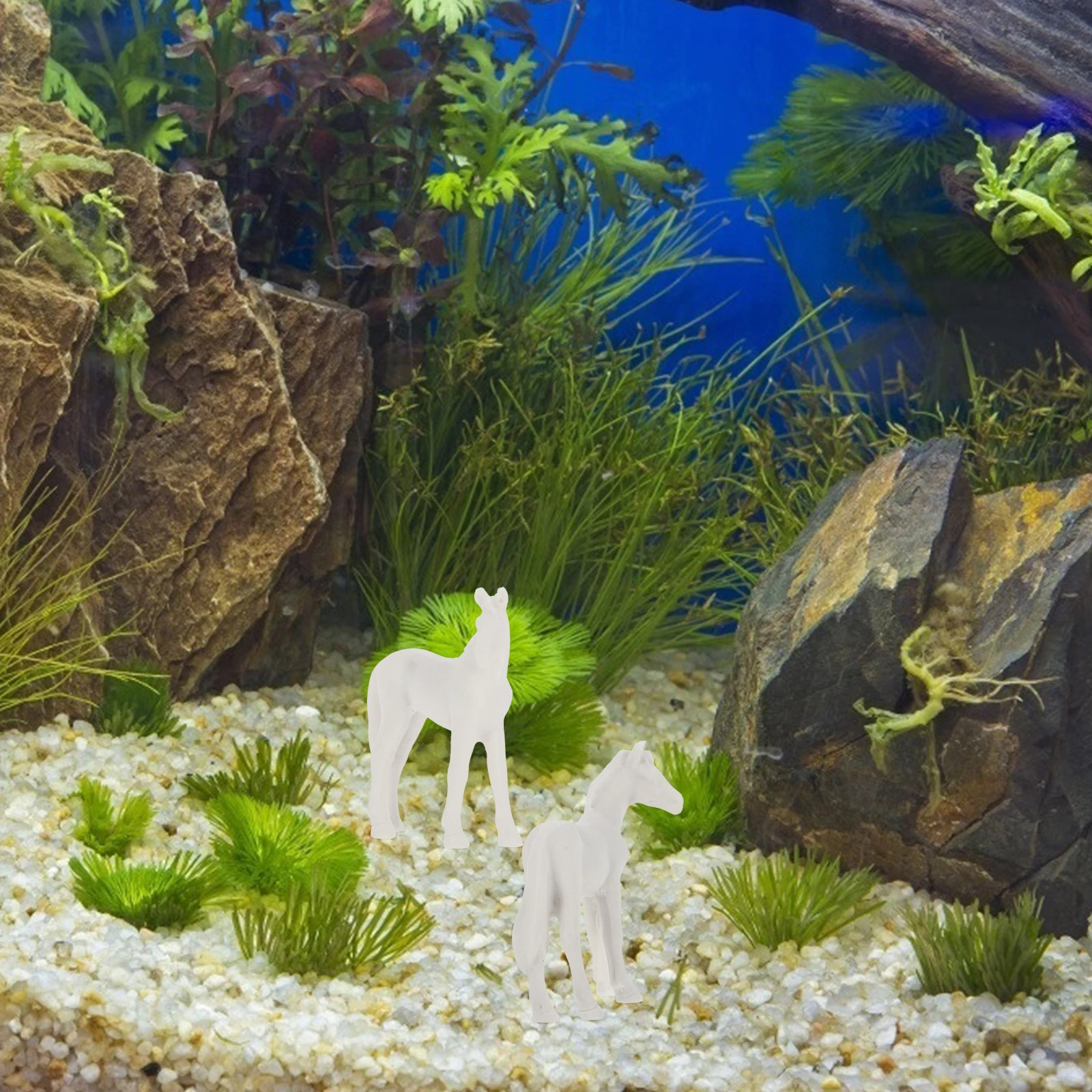 

Lifelike Mini Horse Resin nament for Fish Tank Aquarium Reptile Box Decor Durable Compact Pet Simulation Decorative Item