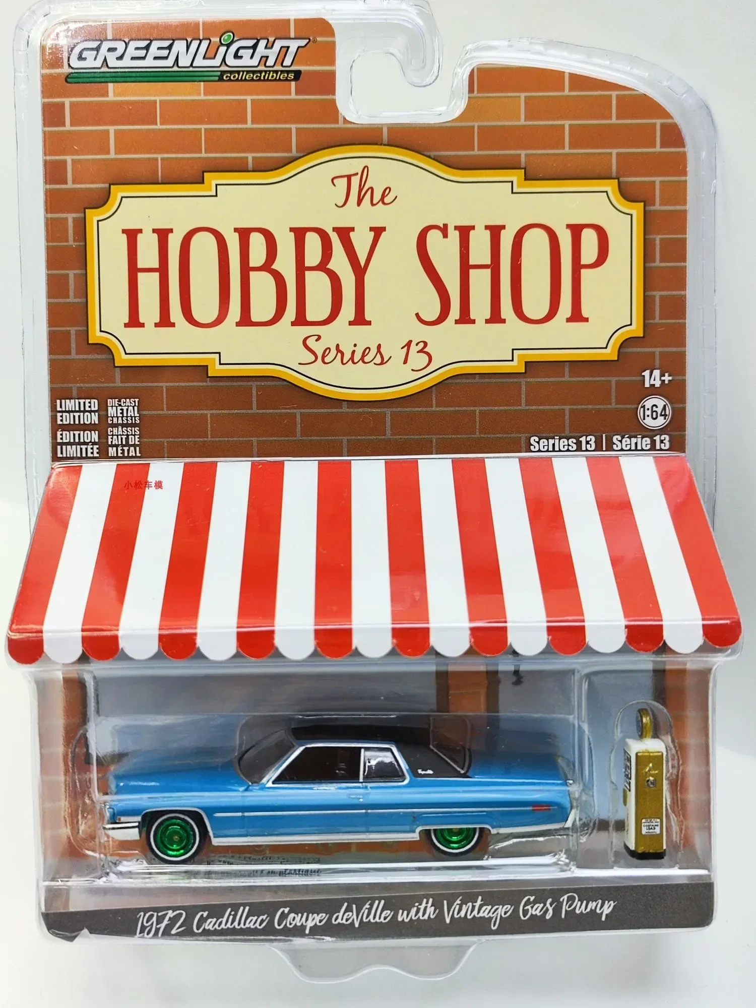 1: 64 1972 Cadillac carro esportivo baixo e bomba de gasolina antiga motor verde Coleção de modelos de carros