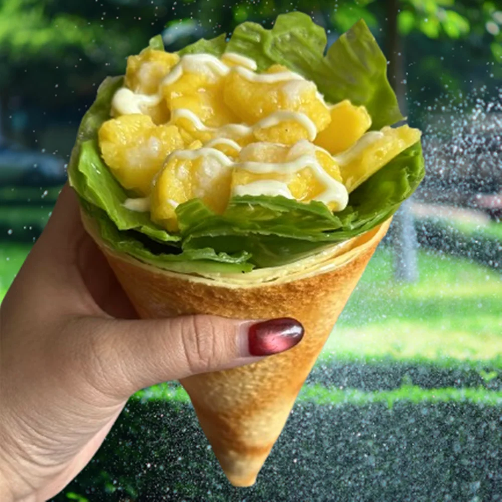 Modelo de crepé de mano, exhibición de variedades saladas dulces, alimentos realistas, cafeterías, panaderías, Nutella, fruta fresca, crema batida, queso, jamón