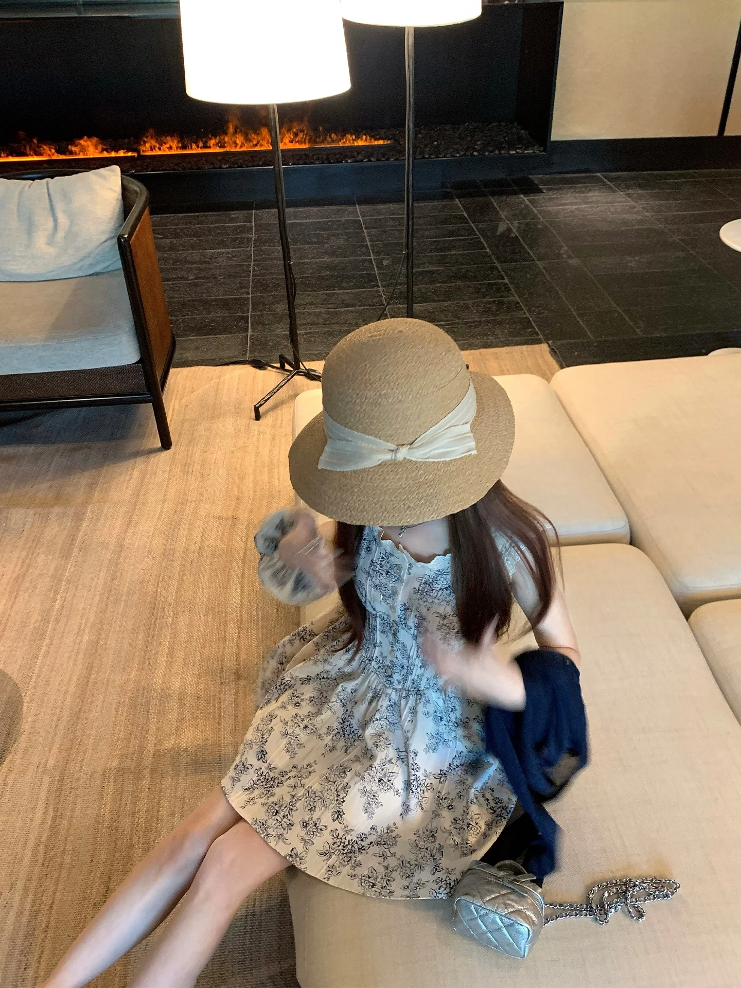 

Комплект Coolline Summer Dr: белый кардиган с цветочным принтом в холодных тонах, подчеркивающий талию, и синий трикотажный кардиган для женщин