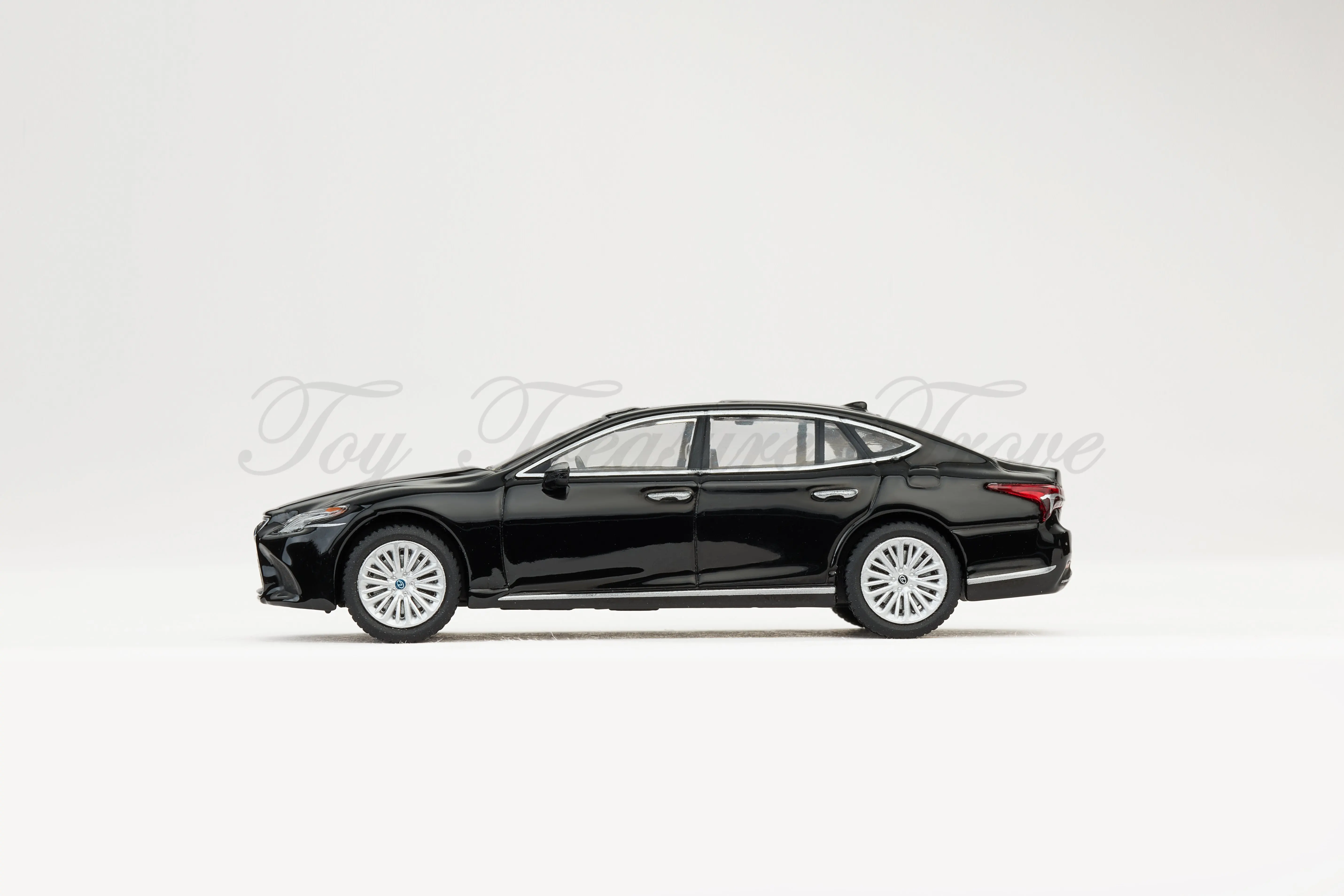 [EN STOCK] MASSDI 1:64 Lexus LS500h ultime alliage noir Miniature moulé sous pression modèle de voiture jouets personnalisés enfants