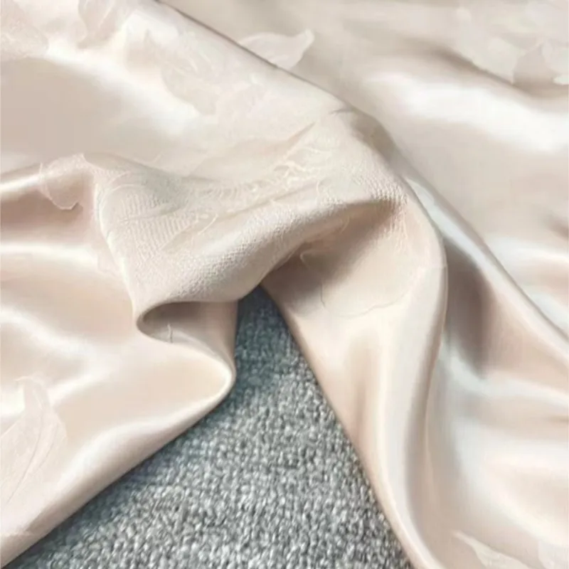 Frühfrühlingsneues Produkt 7-farbiger King-Satin-Jacquard-Stoff aus Seide, 35 mm breit, Cheongsam