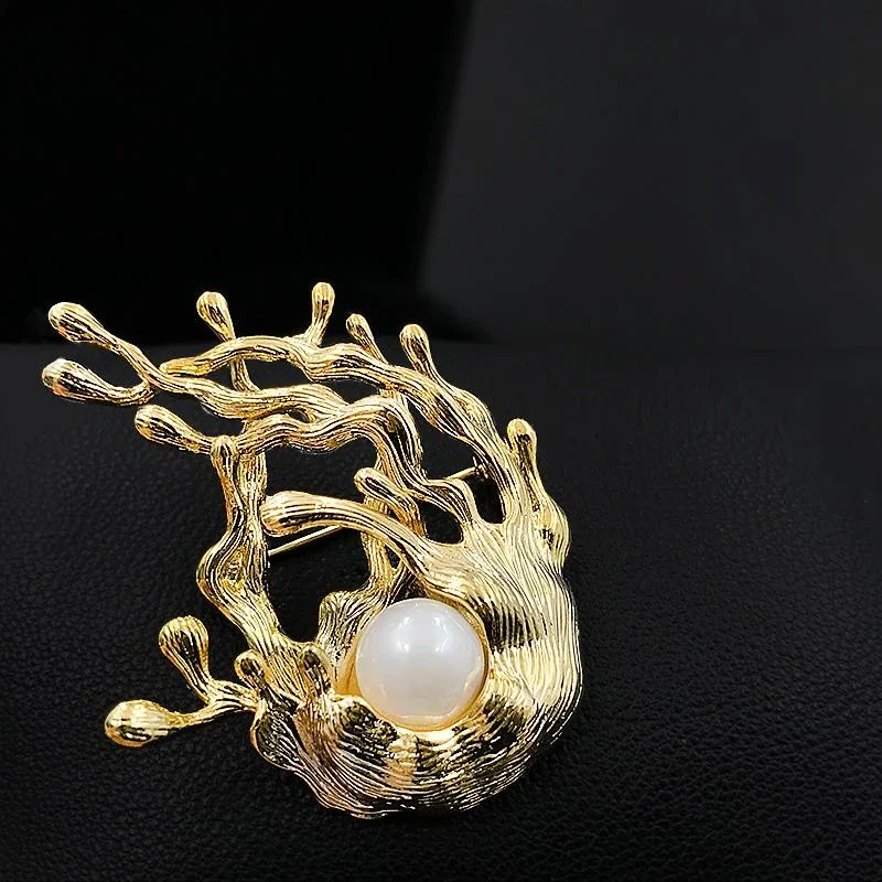 Retro Tree Brooch for Women Suit High-End Luxury Golden Pearl Geometric Lapel Pins Clothing Accessories Sweater Jewelry  5879