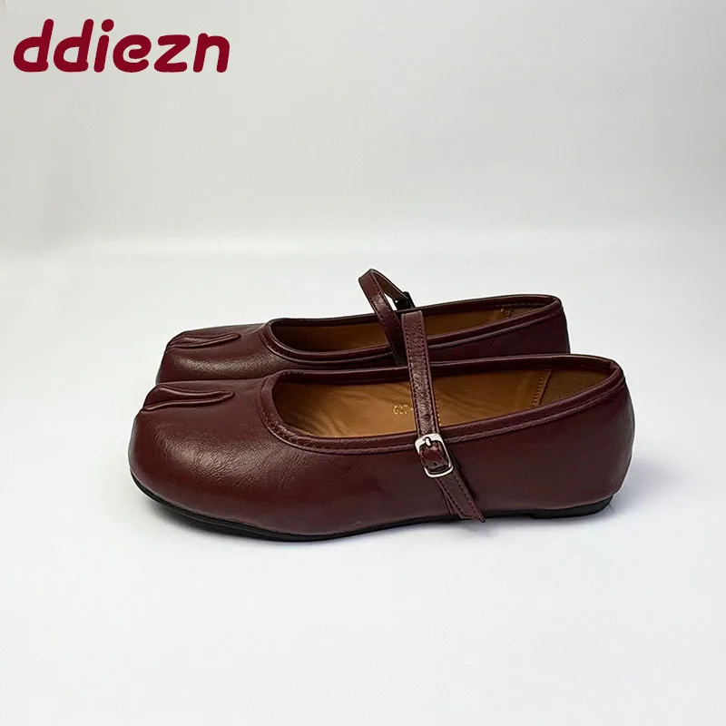 

Модные женские туфли Мэри Джейн на плоской подошве, новинка 2025, женская обувь с необычным носком, женская обувь на плоской подошве с пряжкой и ремешком, туфли Лолиты