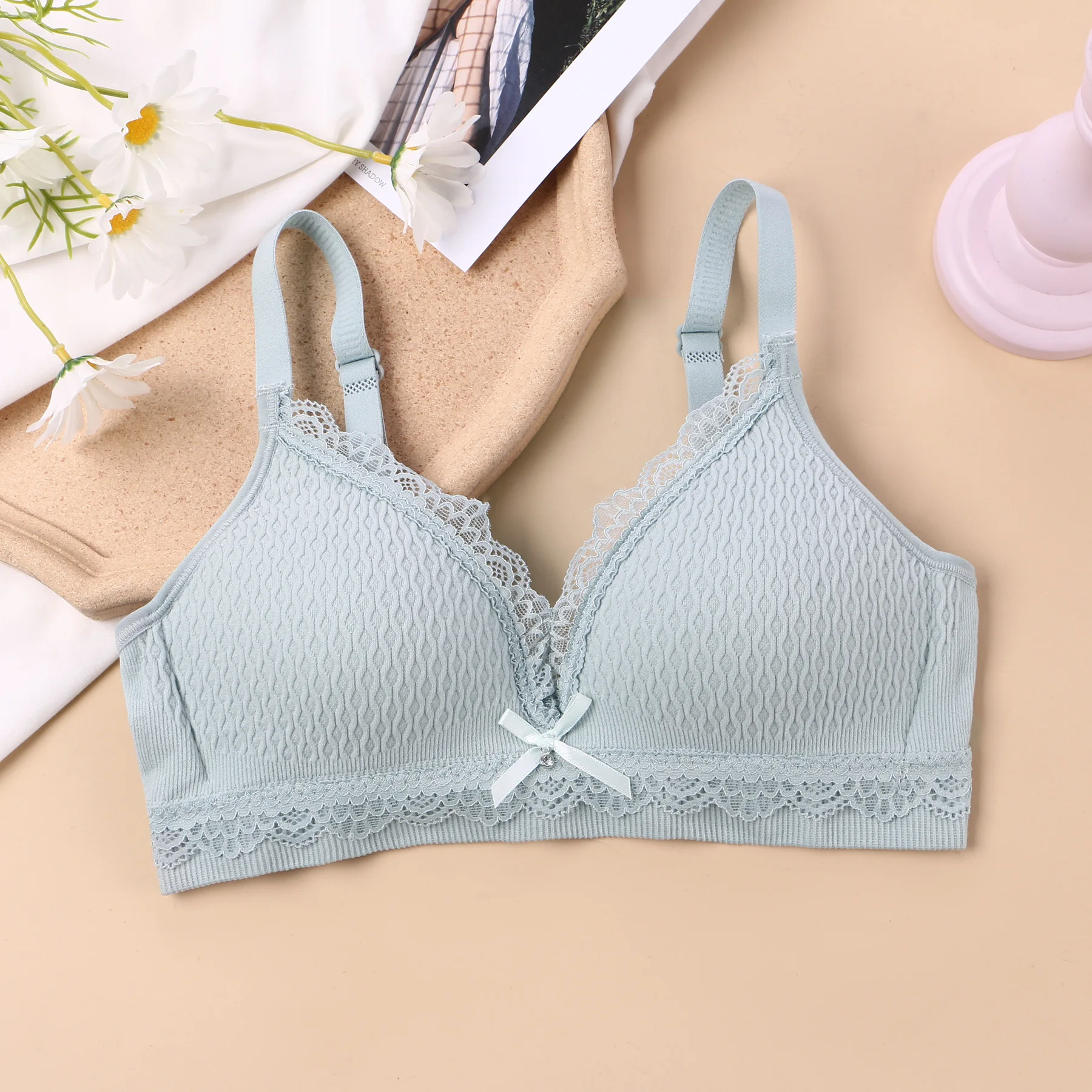 New Girls Underwear Women\'s No Steel Ring Bra Triangle Cup Bra Lace High School Students Girls Students AB Cup Bra Wireless Bra