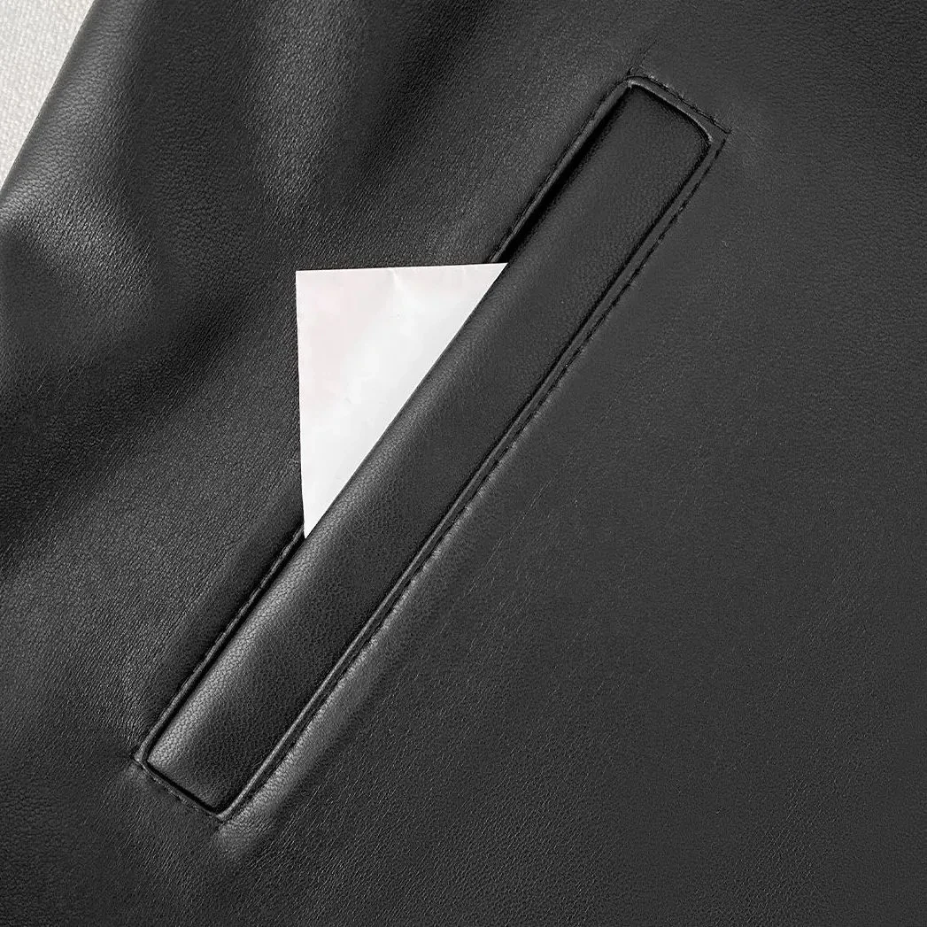 Giacca corta in pelle nera per donna Autunno inverno 2025 Nuovo temperamento Giacche da moto in pelle PU lavata da donna allentate Top