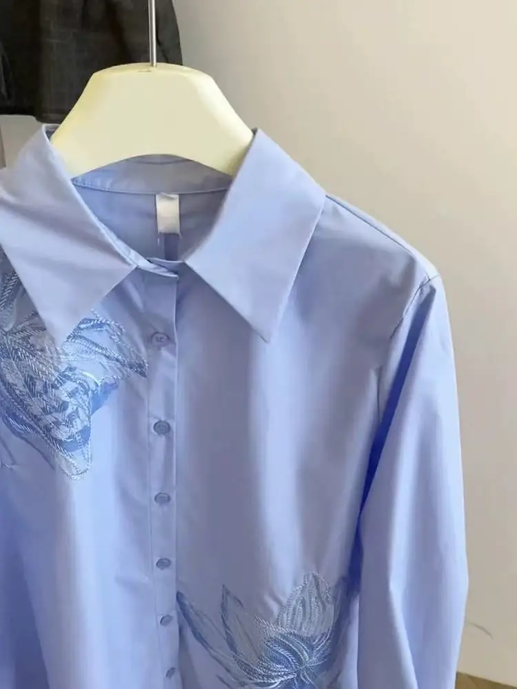 Blusas azules de algodón con bordado de flores de gama alta, camisas para mujer, tendencia de otoño 2025, Top informal holgado de manga larga, ropa para mujer
