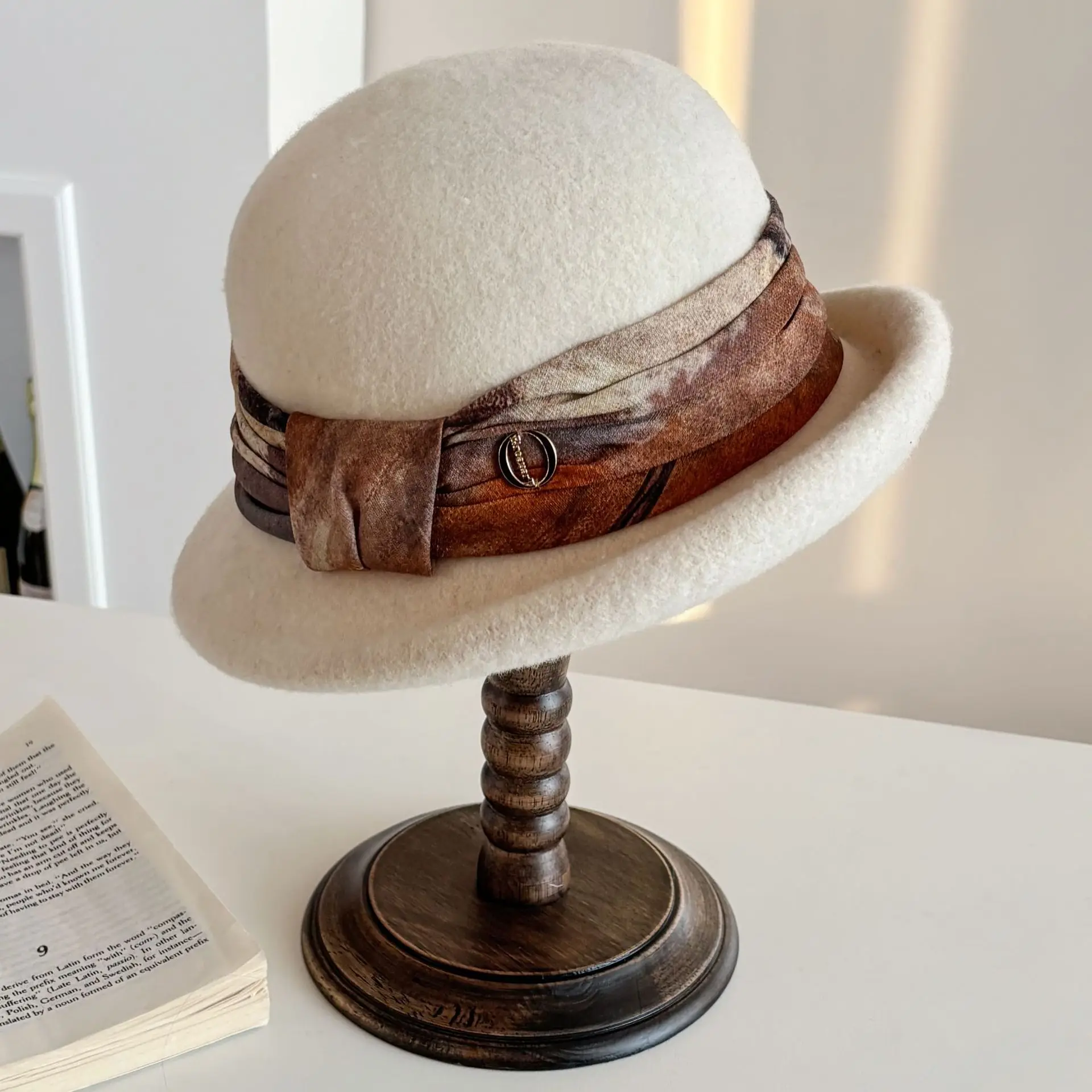 Cappello da pescatore in lana con nastro colorato elegante stile Hepburn francese Cappello a cilindro da donna mondana di alta qualità