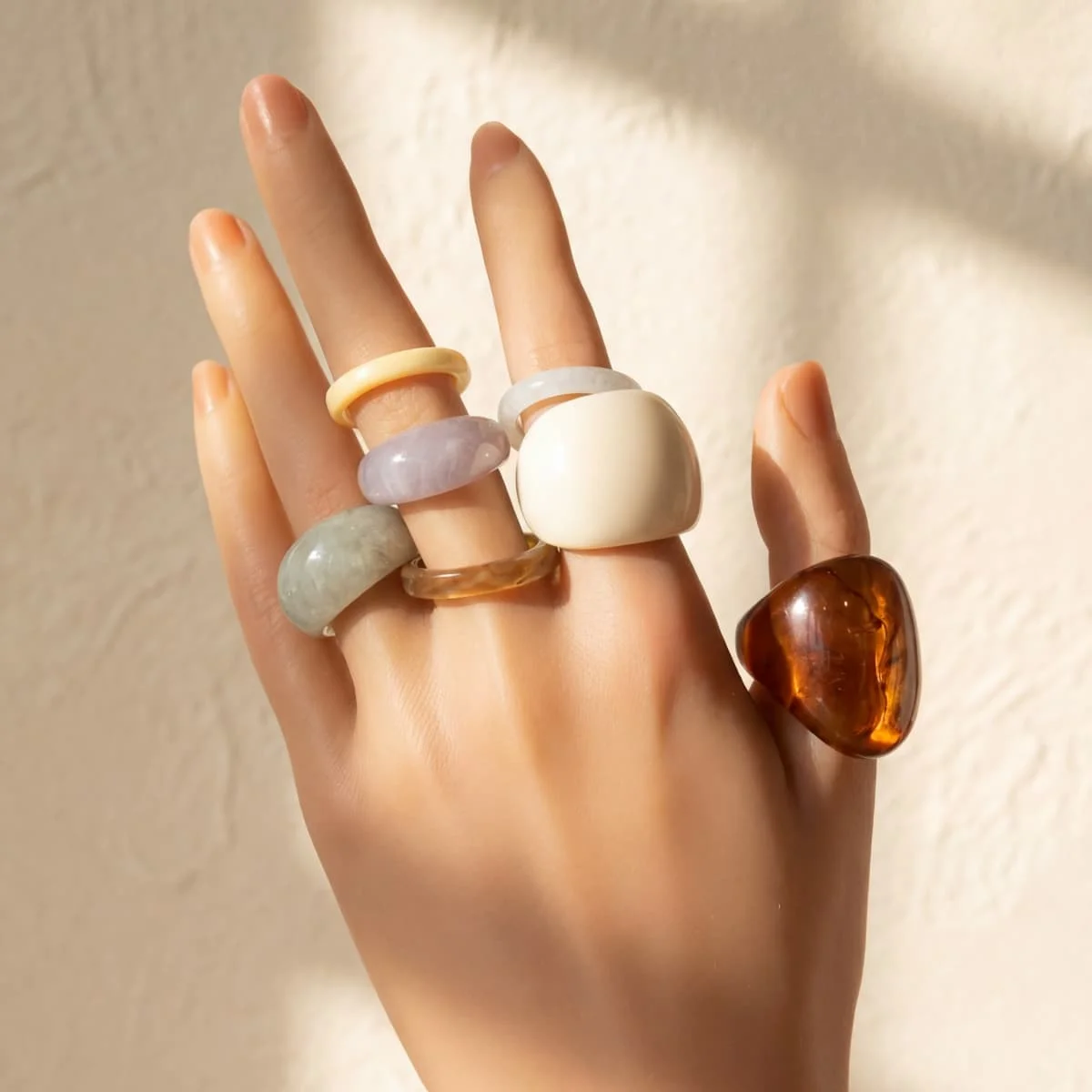 7-piece women's Bohemian retro resin ring set suitable for daily banquets, beach vacations, wearing as a gift for friends