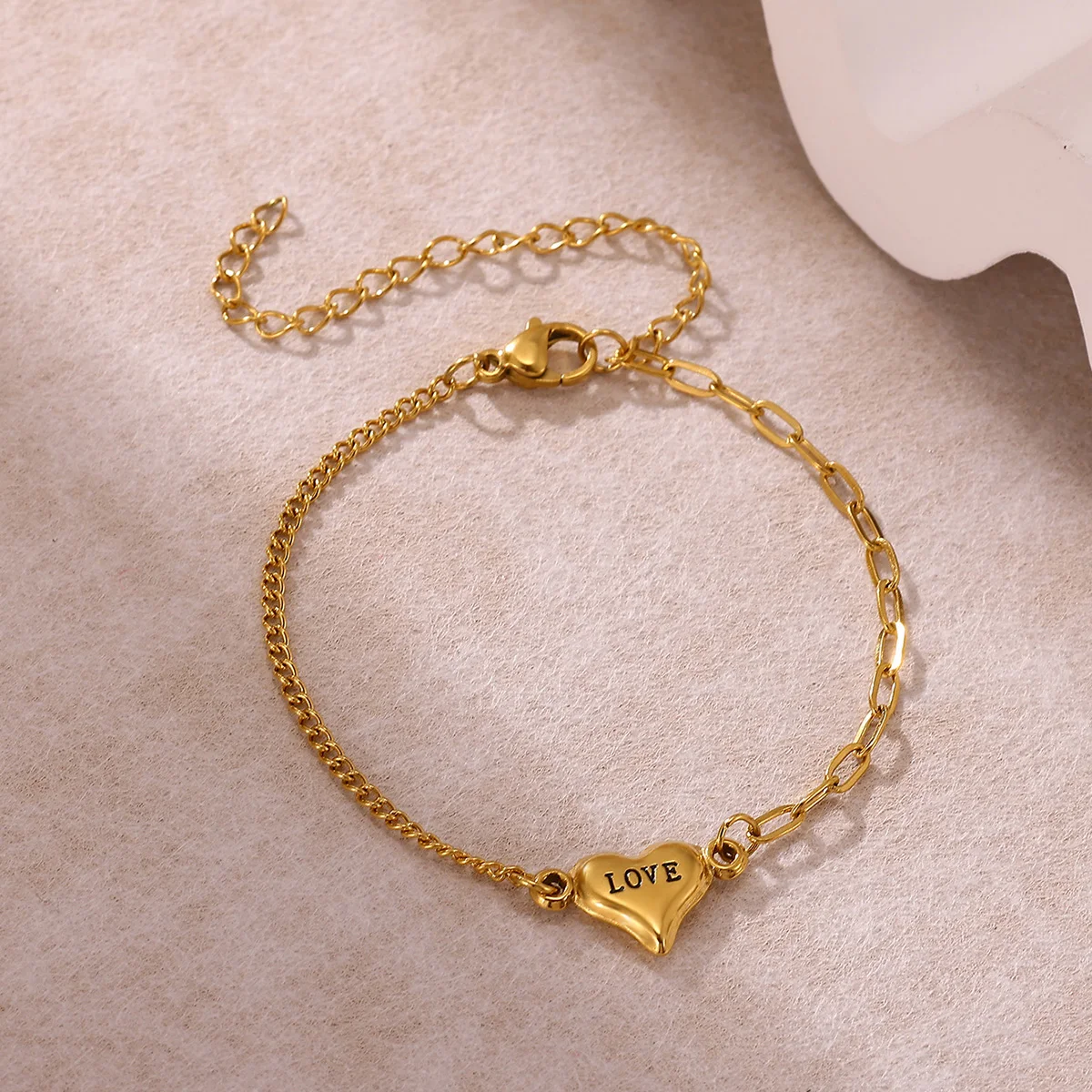 Zierliche Armbänder mit Buchstaben und Liebesherzen für Frauen, goldfarben, Edelstahl, elegante, verstellbare Gliederkette, Schmuckgeschenke zum Muttertag