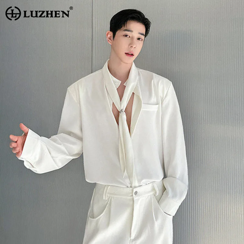 

LUZHEN 2026 Весенняя новинка: Элегантные однотонные рубашки с длинным рукавом для мужчин, модные повседневные топы с декоративным галстуком JY6266