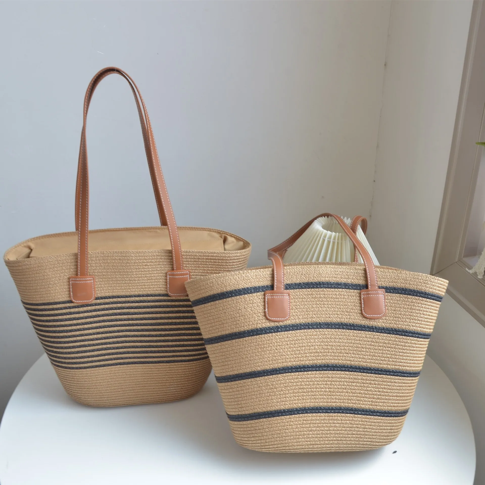 New Hand Woven Bag Underarm Bag Temperament Large Capacity Straw Braided Women's Bag Fashion Woven Holiday Beach Bag